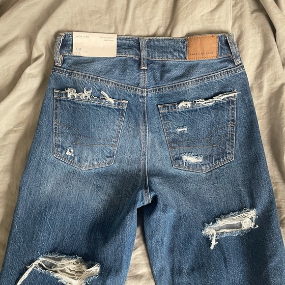 AE mom jeans - BRAND NEW - Picture 2 of 4